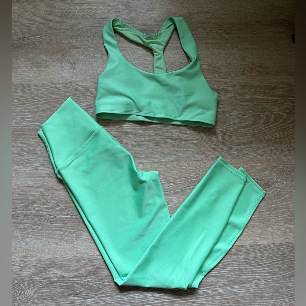 Alo Yoga Green Yoga Leggings and Sports Bra Set